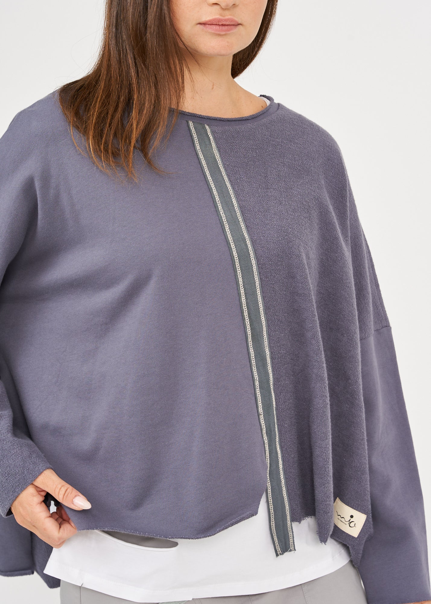 Oversized sweatshirt with dark gray ribbon combination