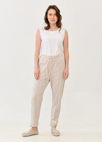 Pants with a seam in the middle and a stone patch - 00