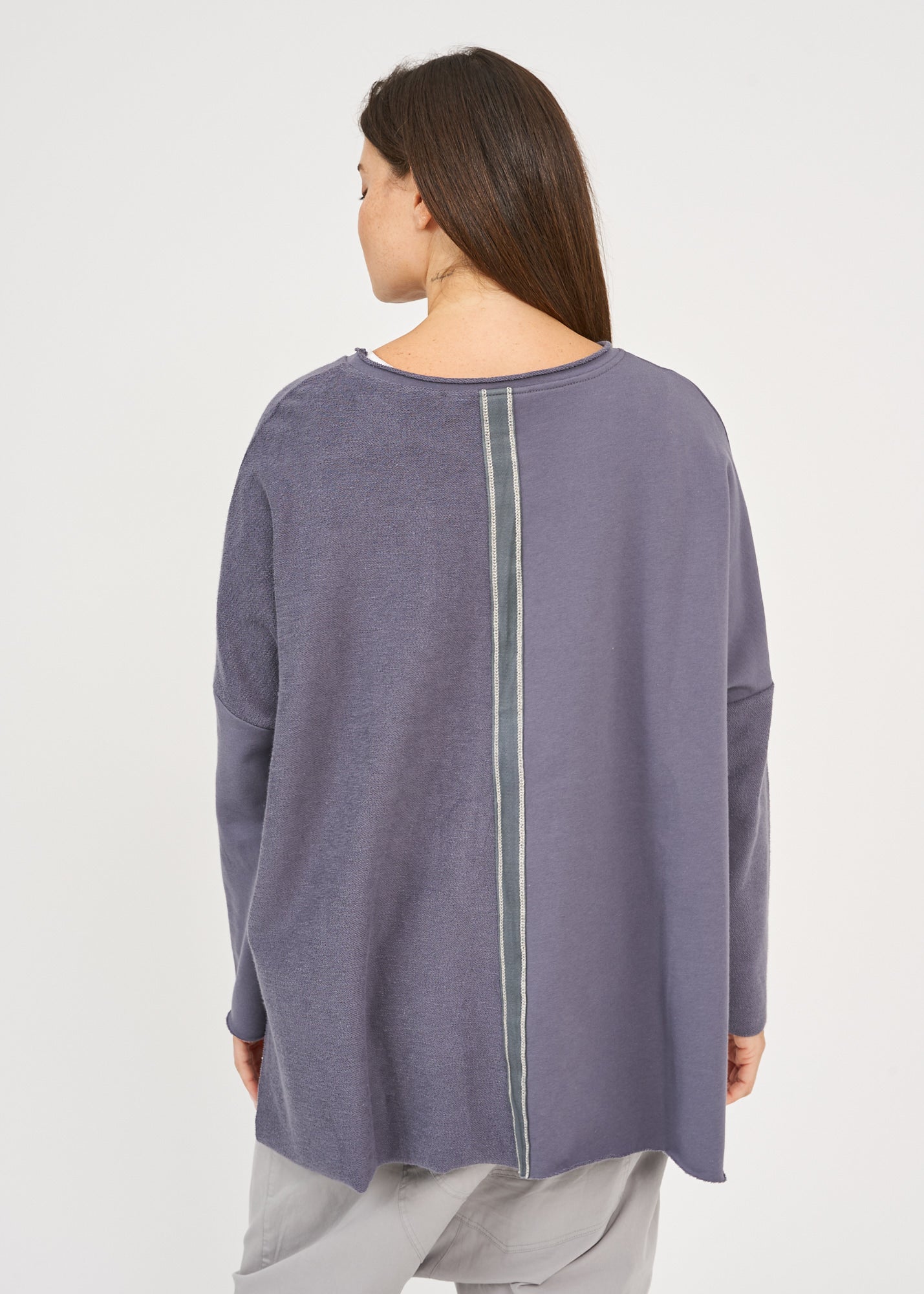 Oversized sweatshirt with dark gray ribbon combination