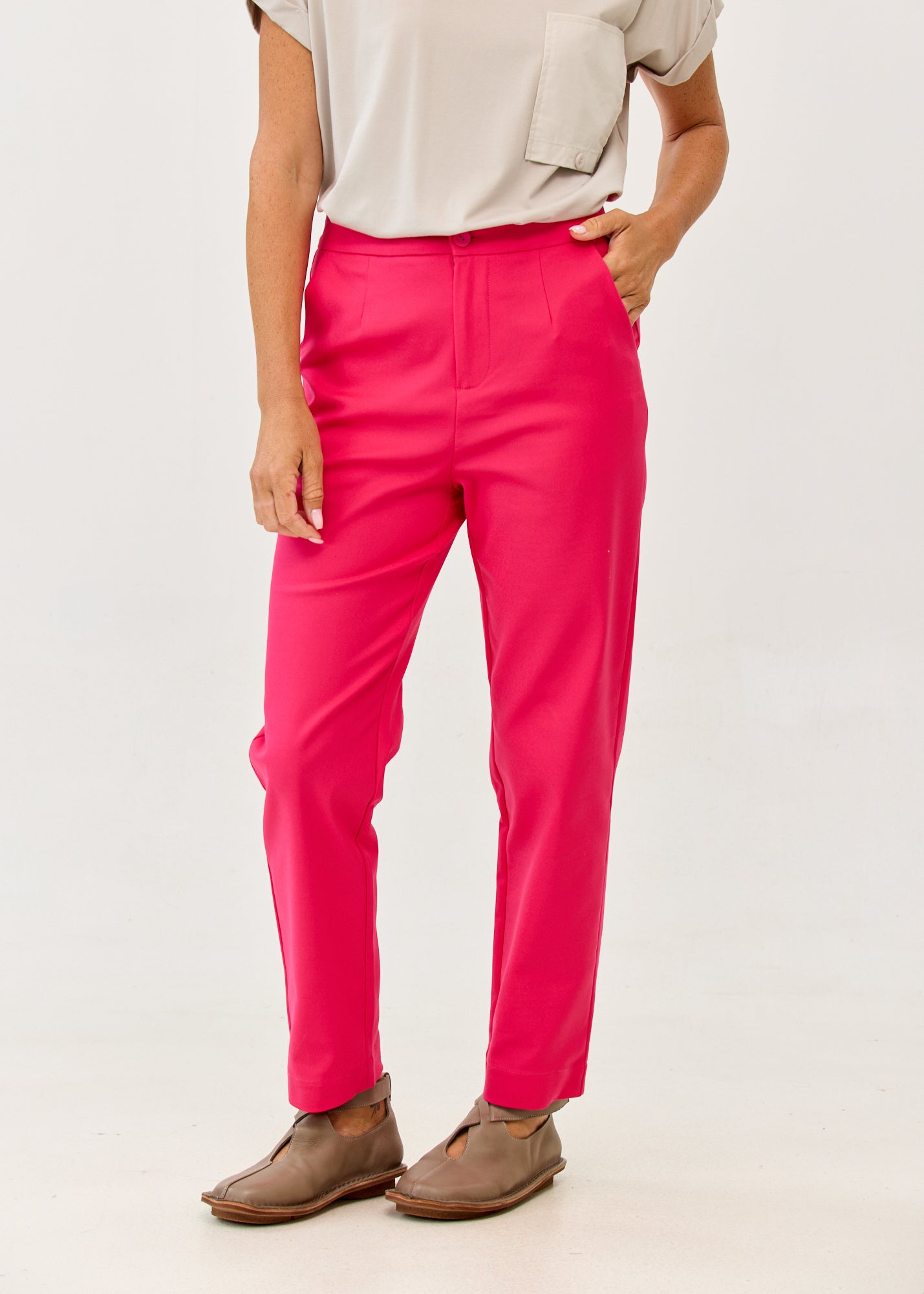 Classic fuchsia pink pants with zipper and button