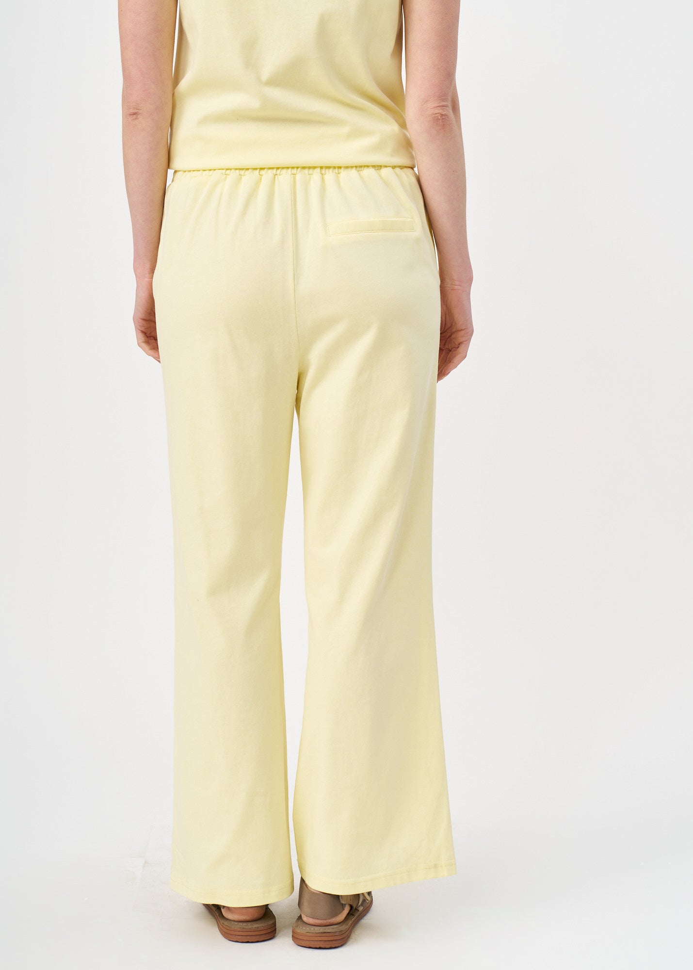 Classic straight leg trousers in yellow jersey