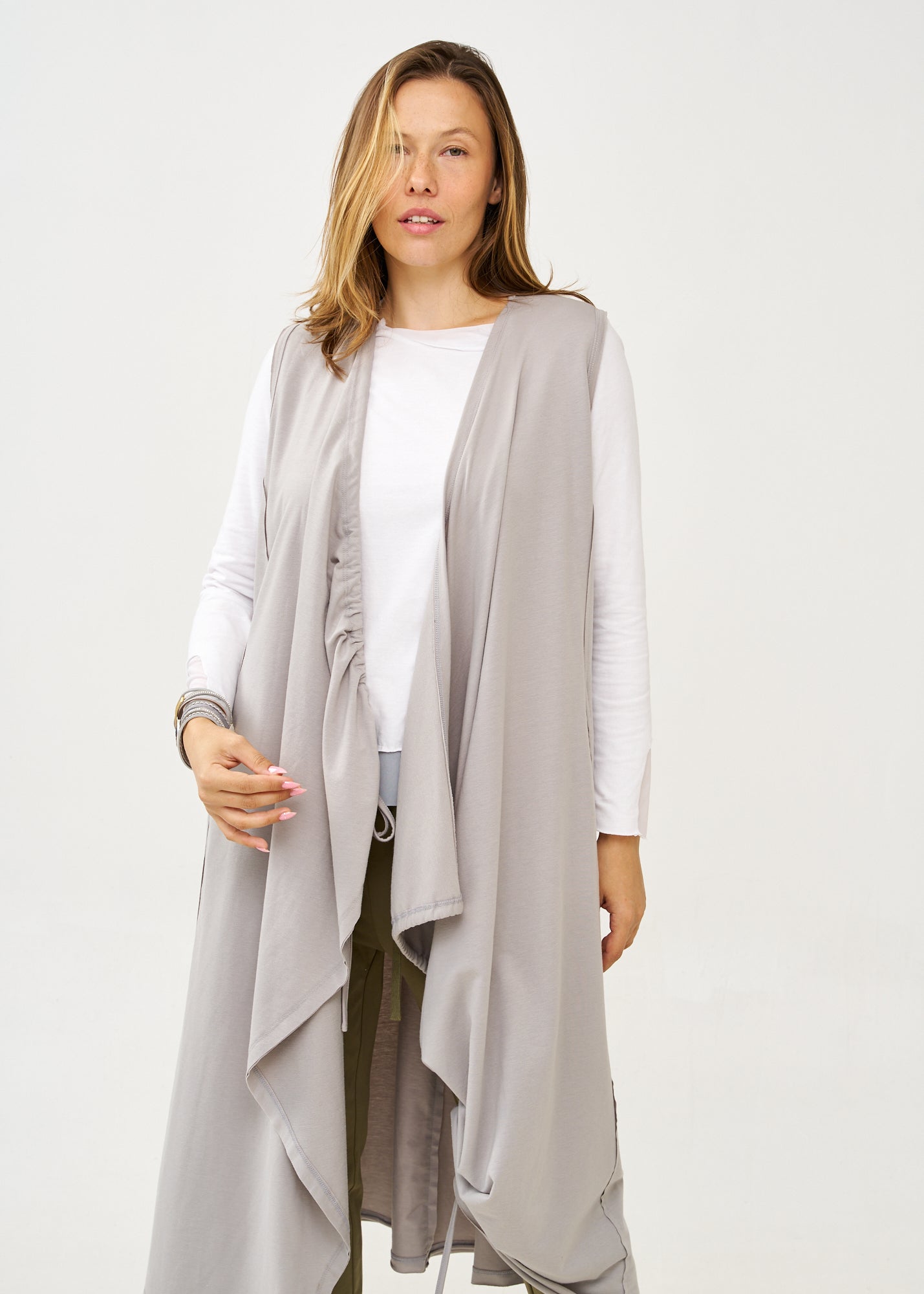 Long sleeveless top with light gray drawstring