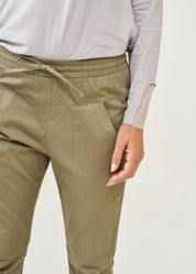 Green knee-length trousers