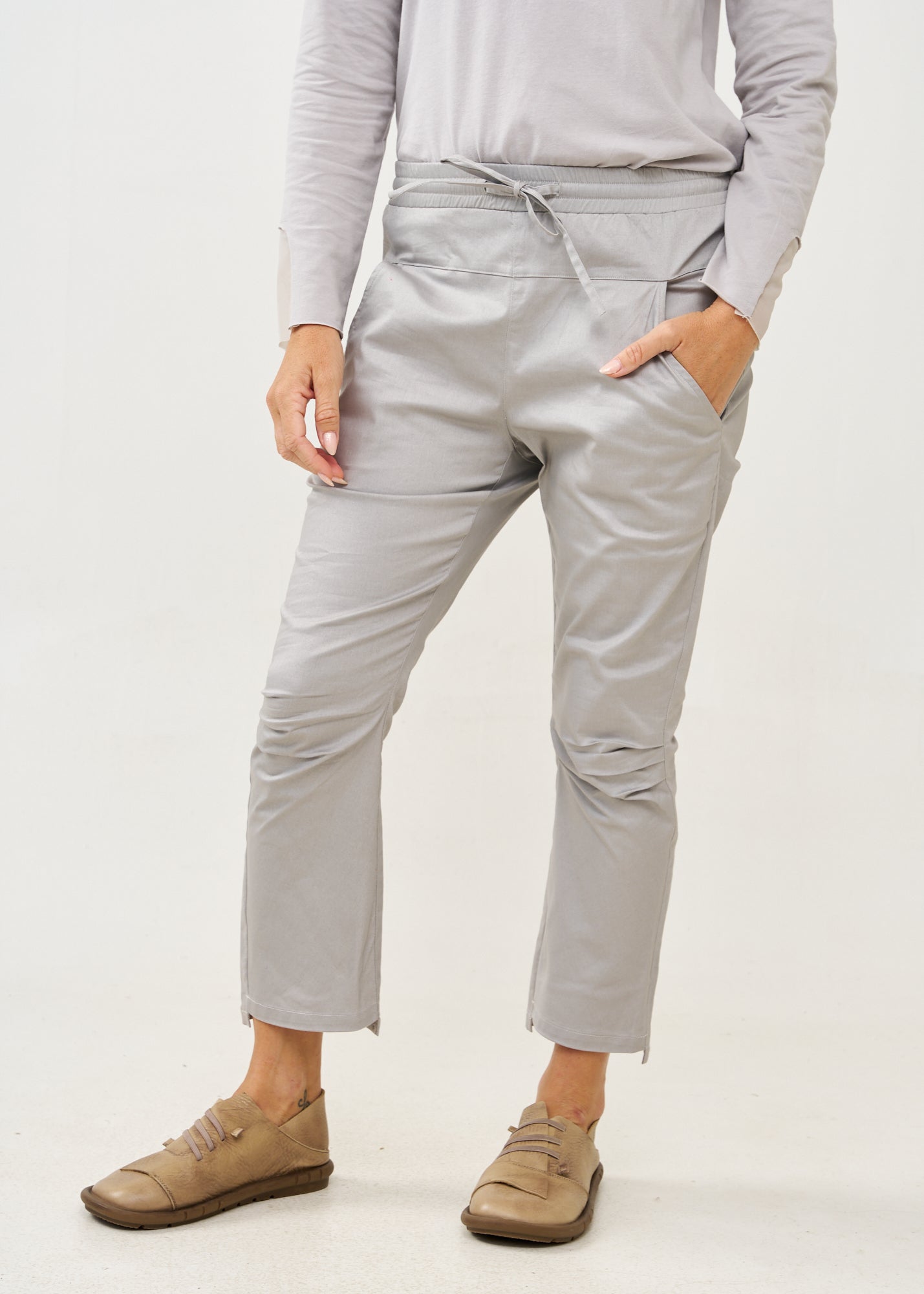 Light gray knee-length pants
