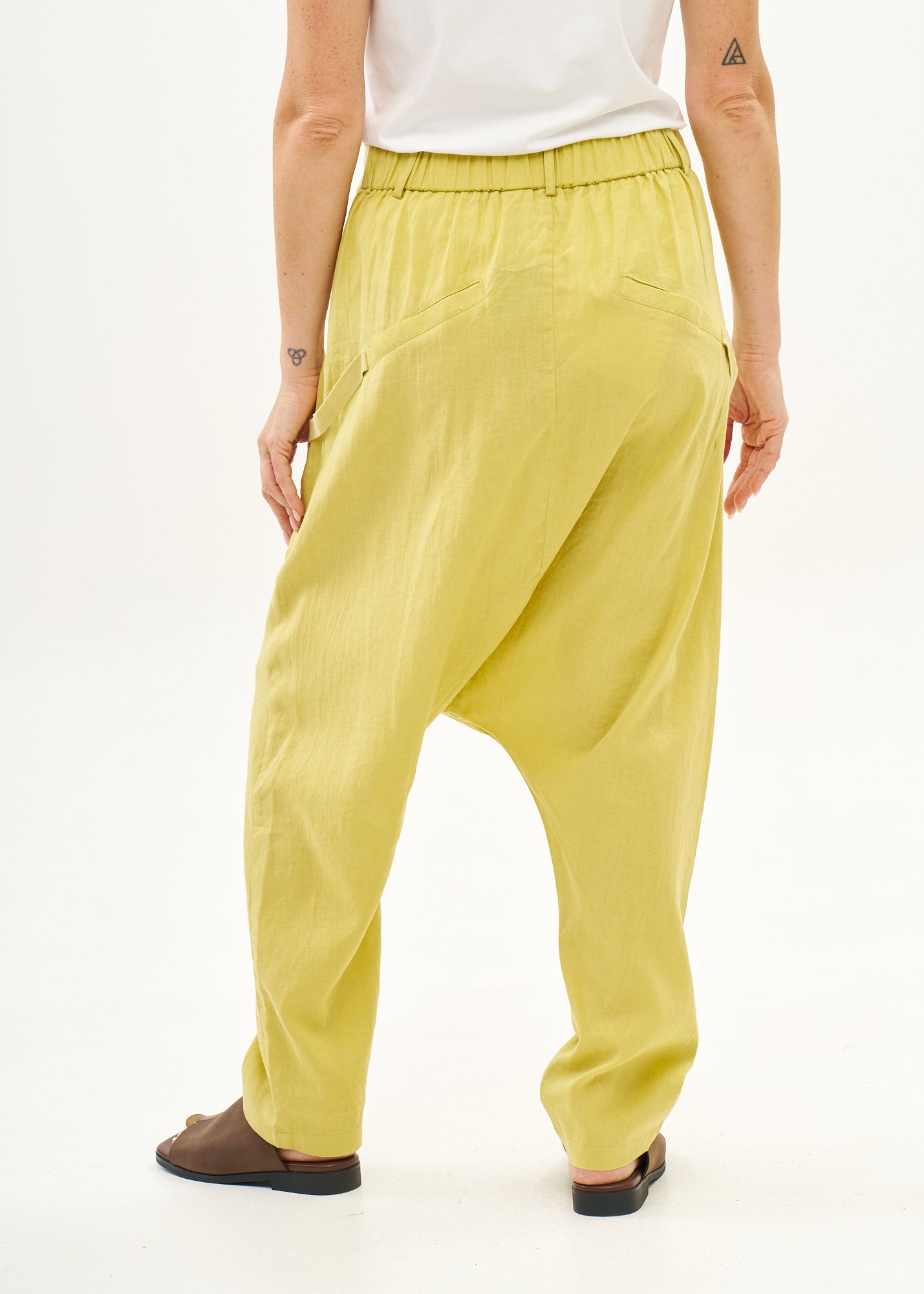 Long yellow buttoned linen baggy pants