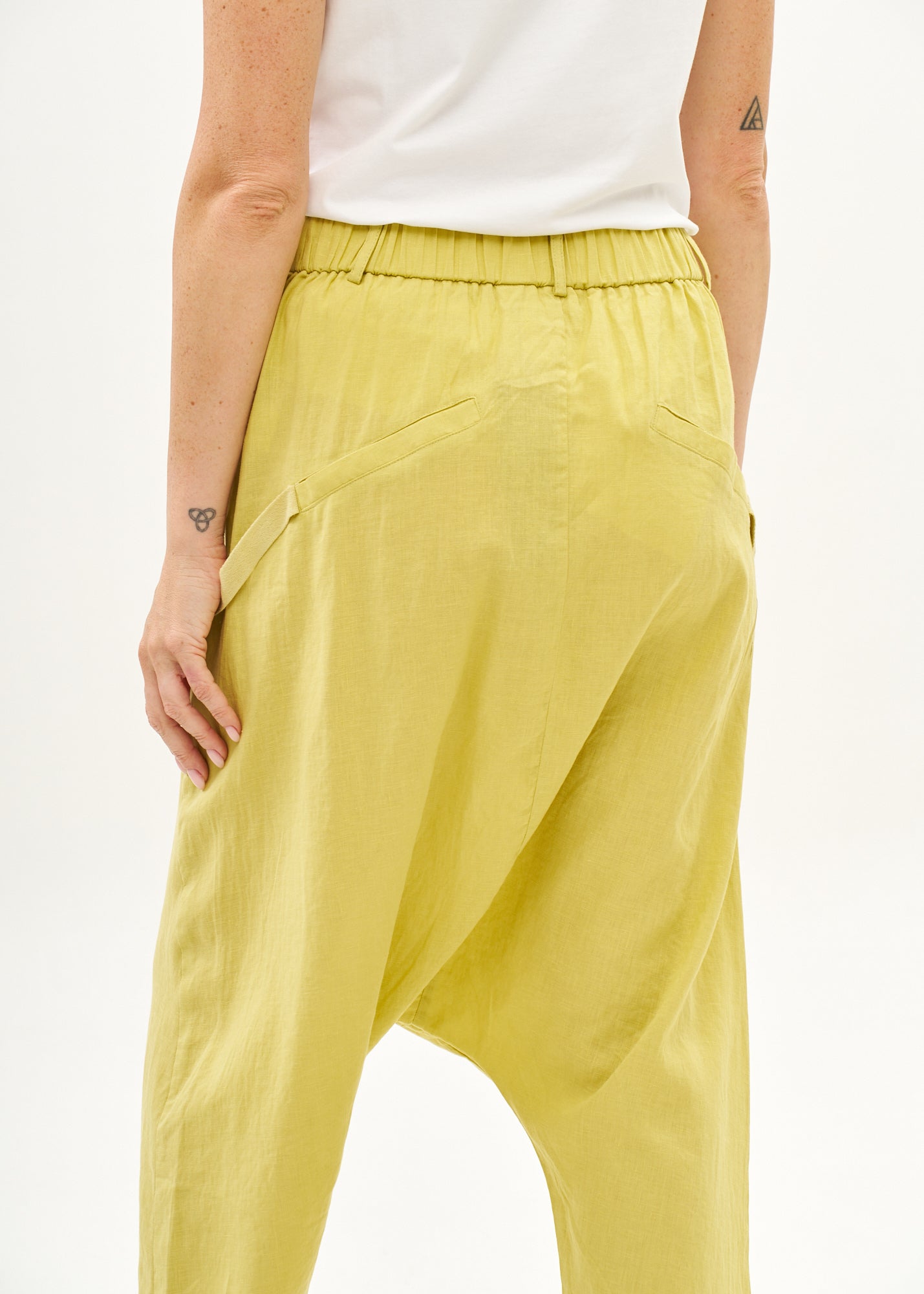 Long yellow buttoned linen baggy pants