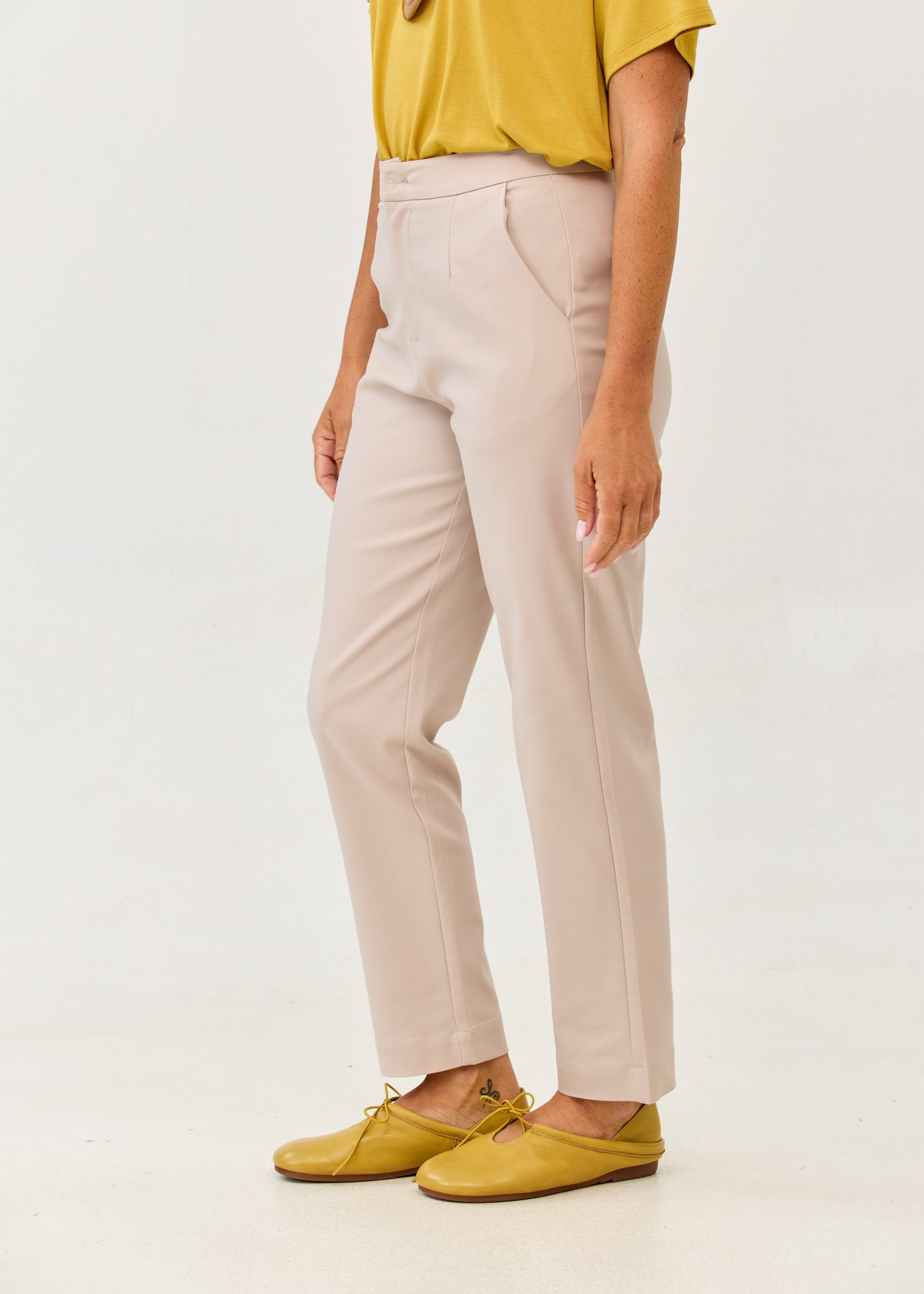 Classic trousers with zip and button, stone
