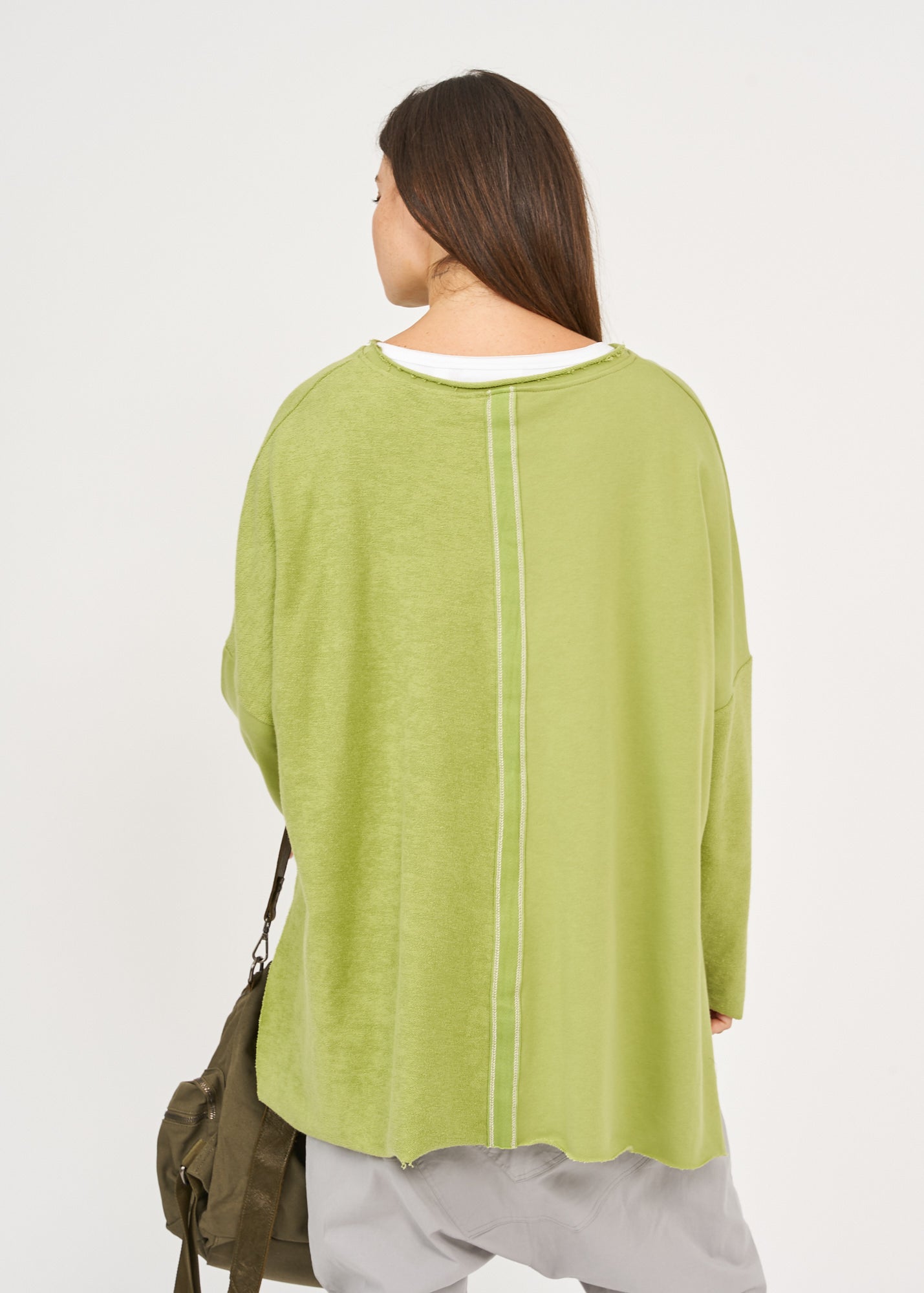 Oversized sweatshirt with green ribbon combination