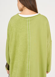 Oversized sweatshirt with green ribbon combination