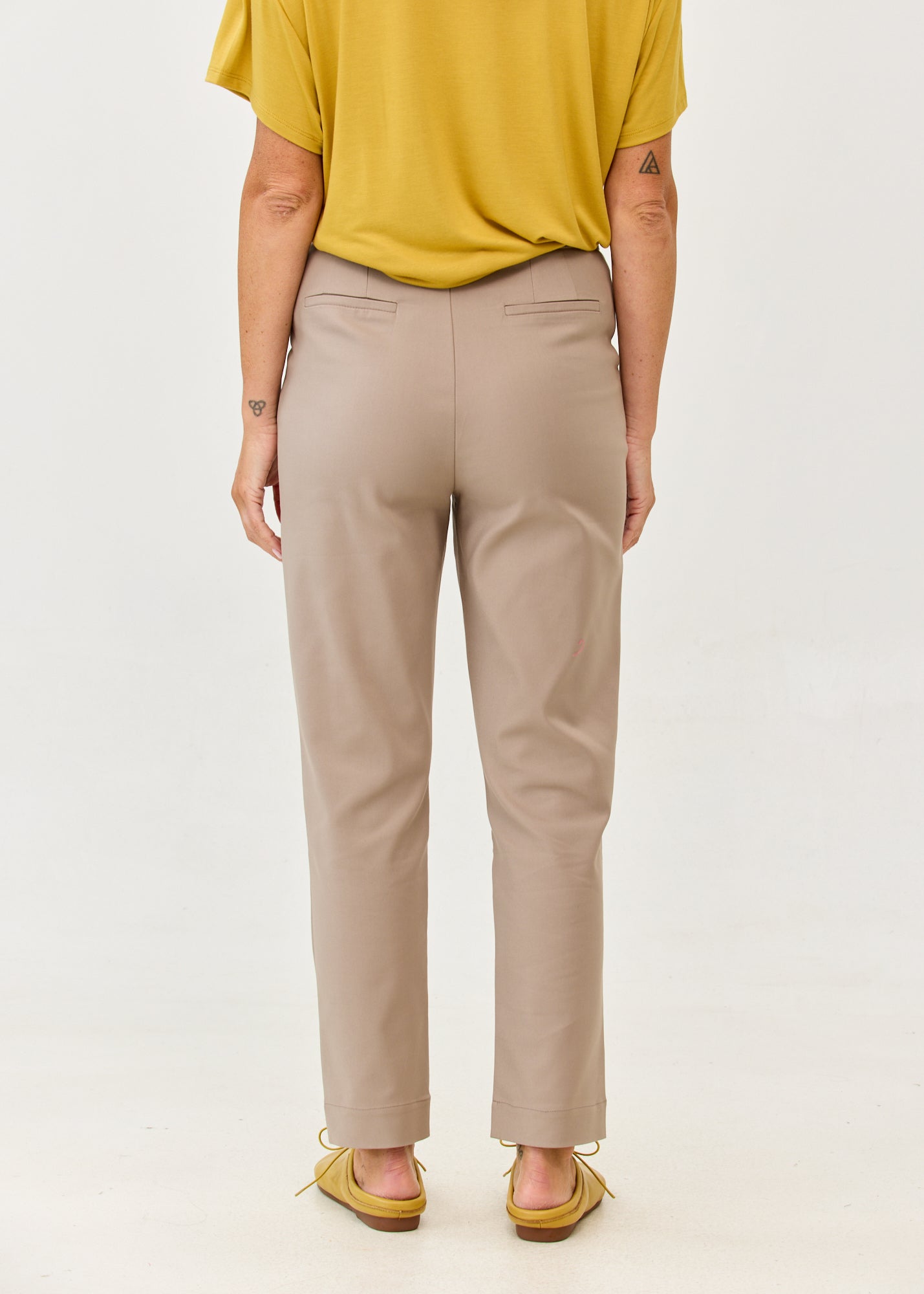 Classic trousers, zip and button closure