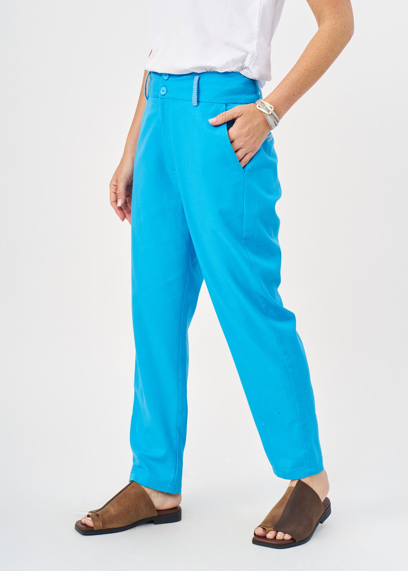 Long pants with blue ladder ribbon combination