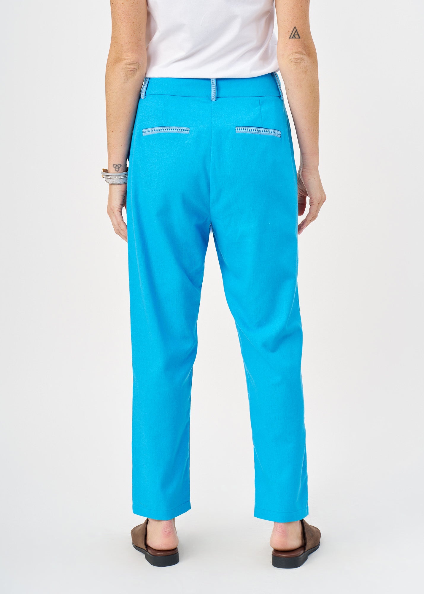 Long pants with blue ladder ribbon combination
