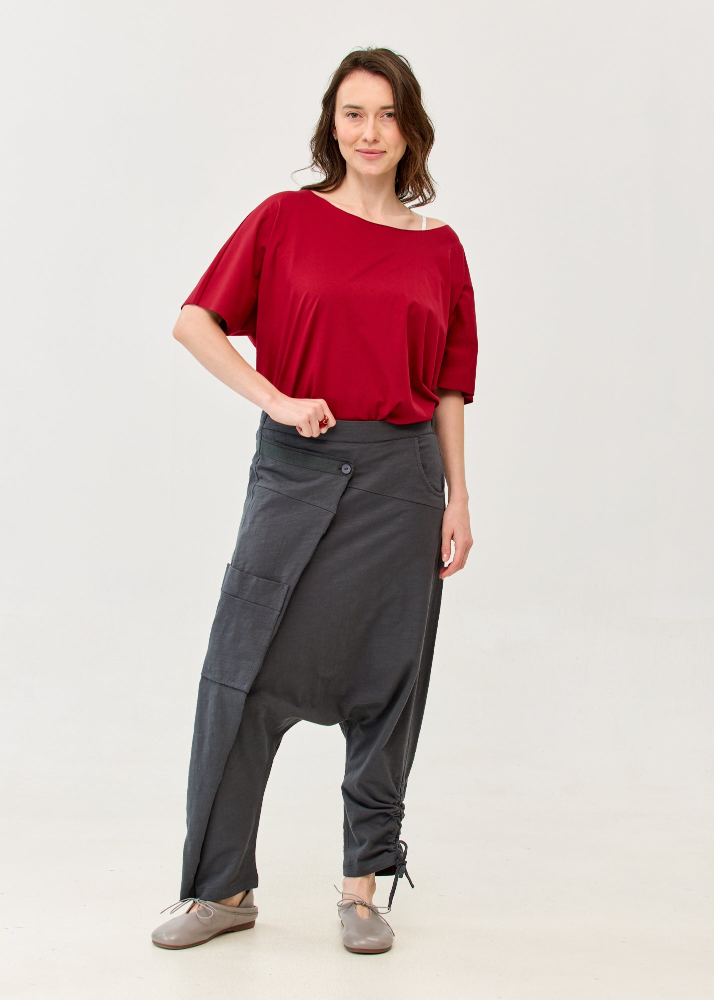 Cotton sack trousers with dark grey ribbon detailing