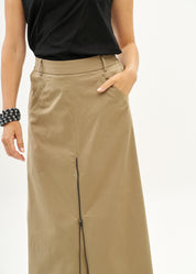 Skirt with zippers and brown ribbon combination