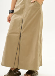Skirt with zippers and brown ribbon combination