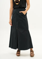 Skirt with zippers and black ribbon combination