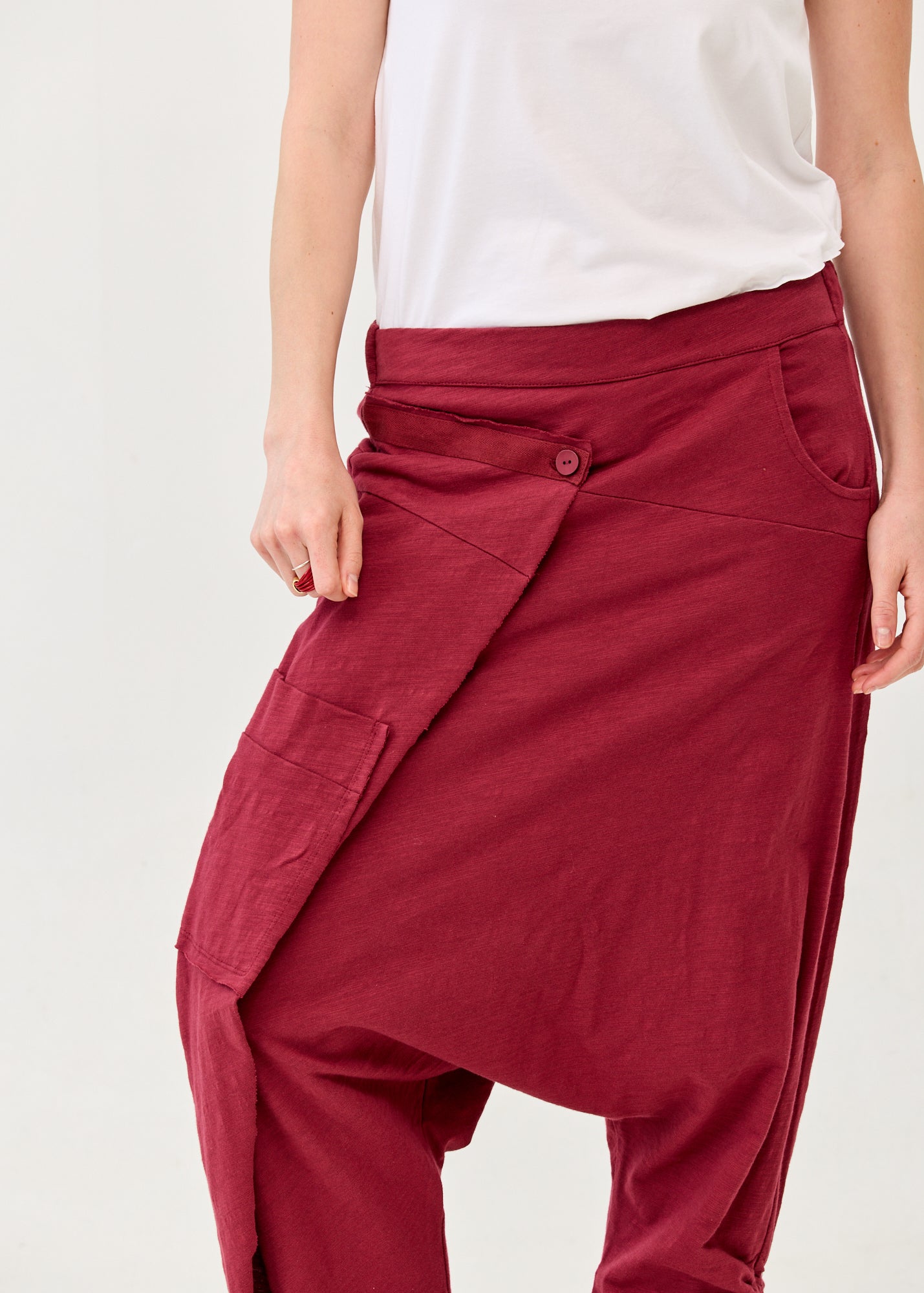 Cotton sack trousers with burgundy ribbon detailing