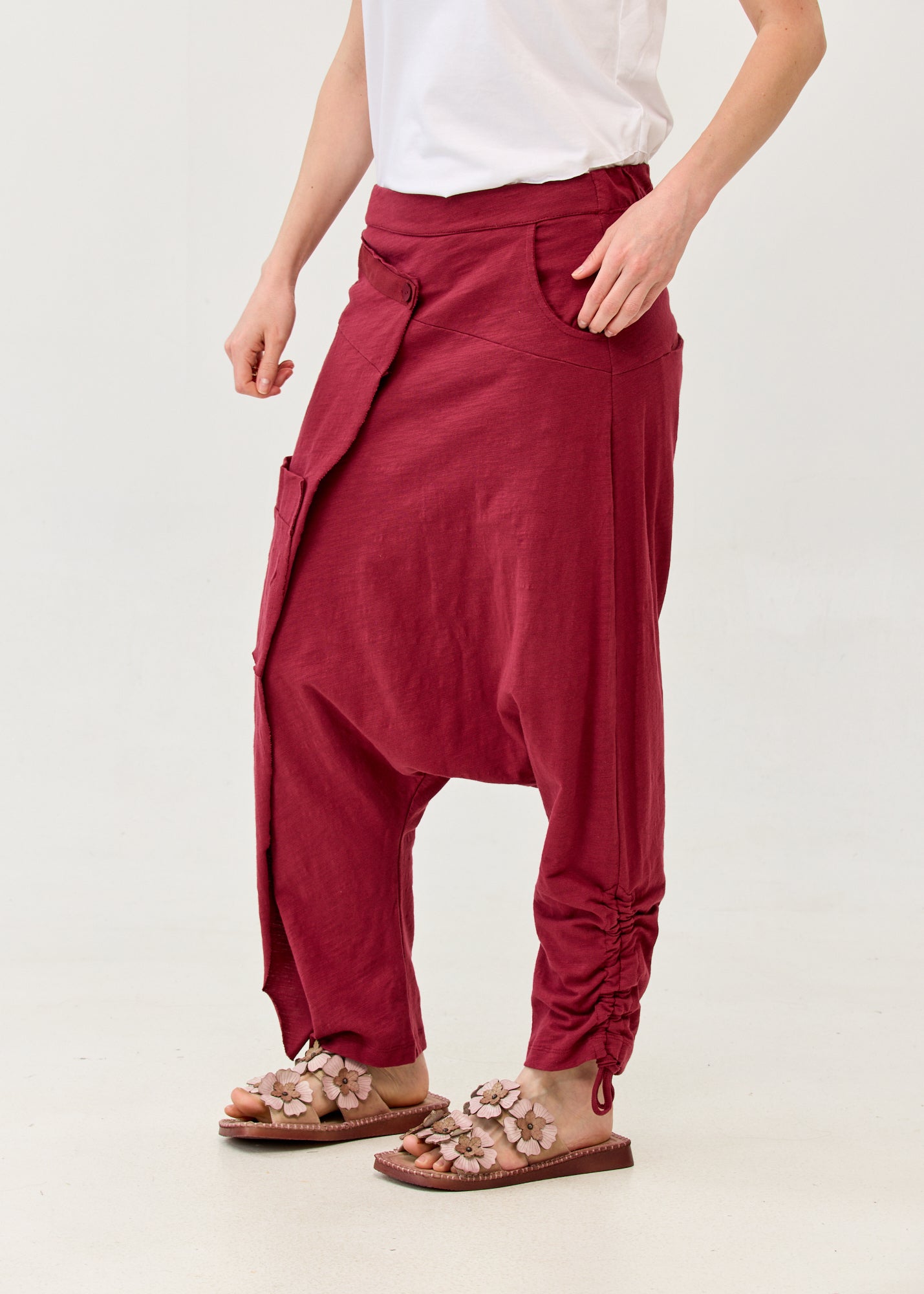 Cotton sack trousers with burgundy ribbon detailing