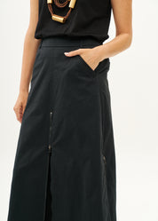 Skirt with zippers and black ribbon combination