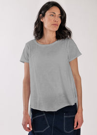 T-shirt with a gray triangle ending - 00