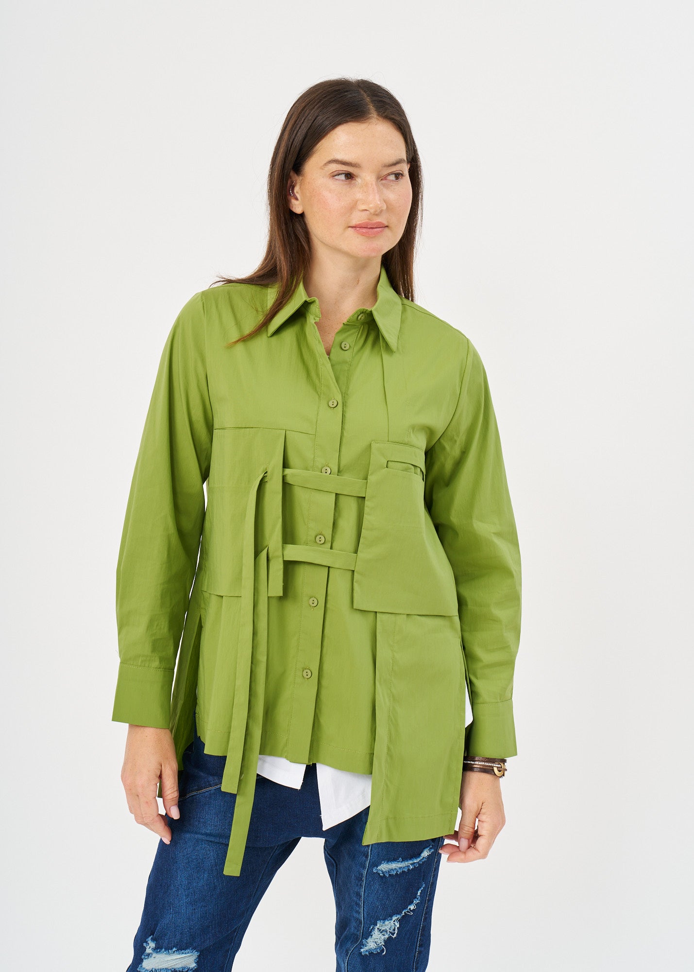 Buttoned, square pockets and green ribbons