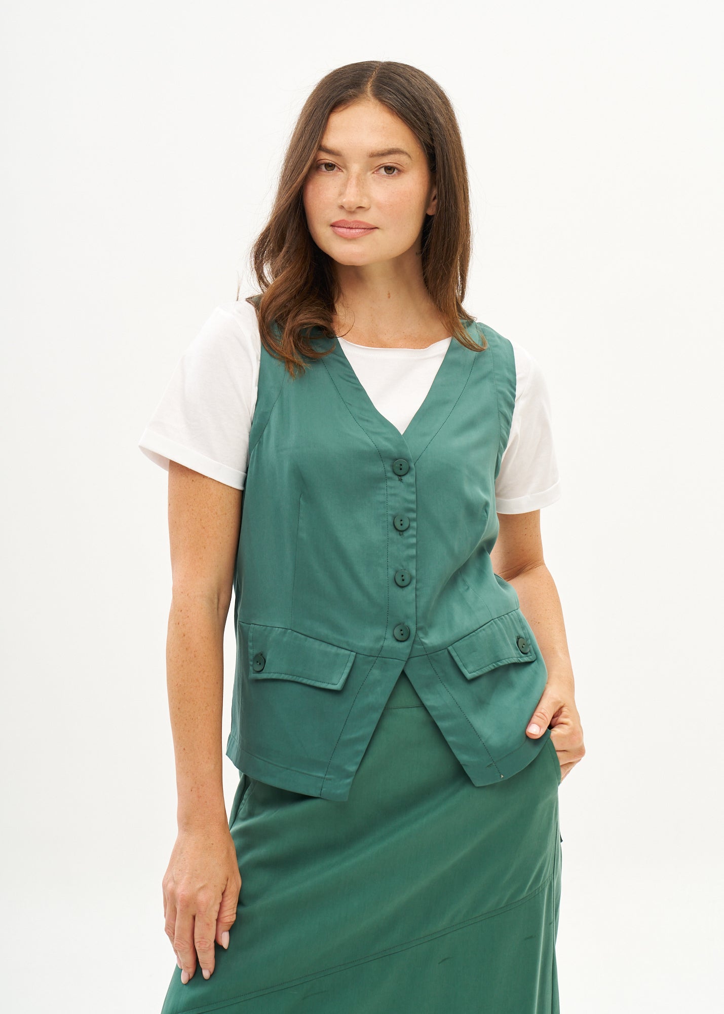 Green vest with angled pockets and tie-back