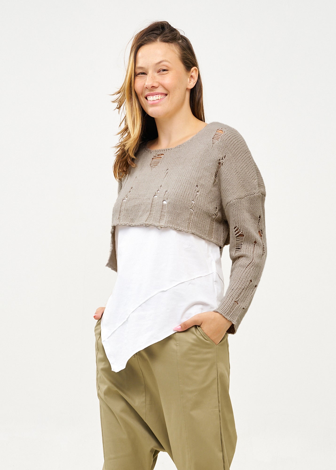 Asymmetrical knit with gray primaries