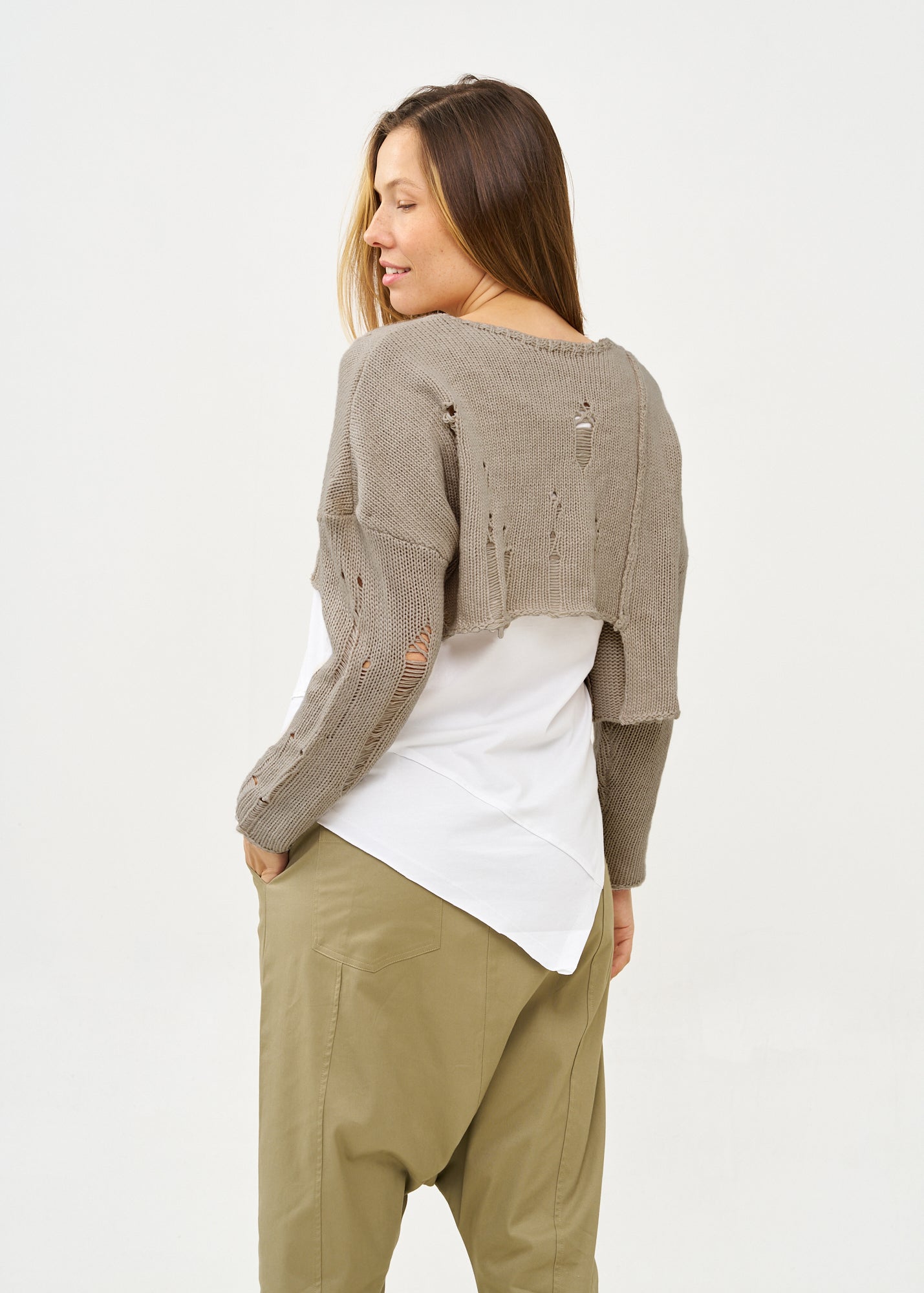 Asymmetrical knit with gray primaries