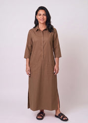 Dress with a half-button placket and square pockets brown