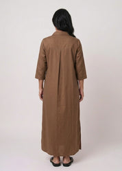 Dress with a half-button placket and square pockets brown