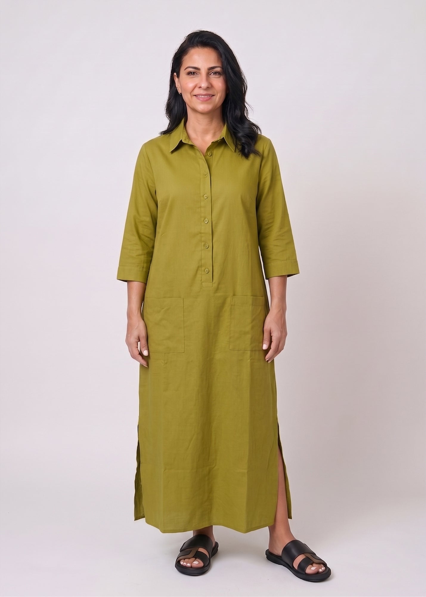 Dress with a half-placket collar and square pockets in green