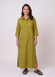 Dress with a half-placket collar and square pockets in green