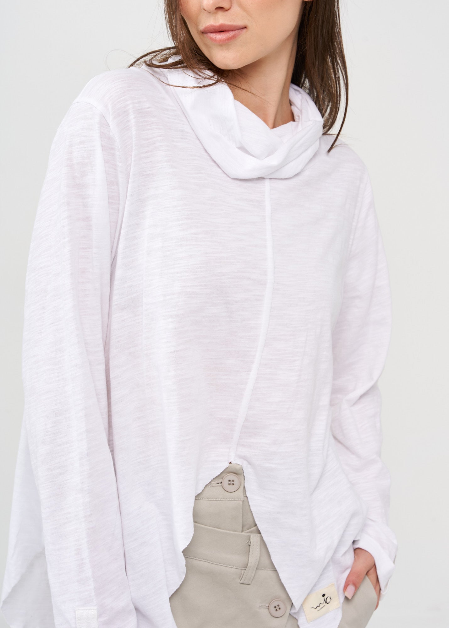 Slim golf shirt with white flared sleeves