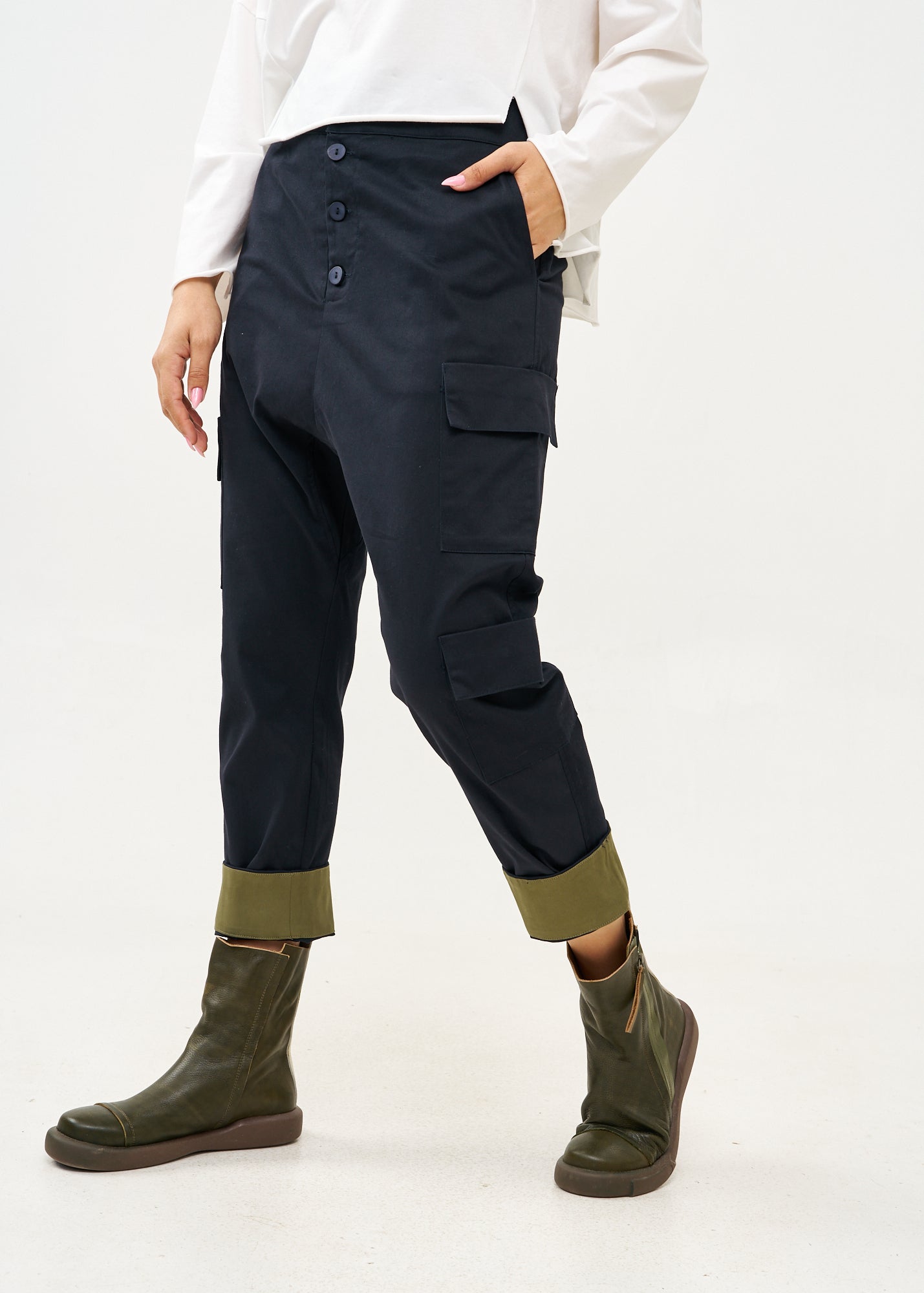 Boy's pants with pockets, dark blue color combination
