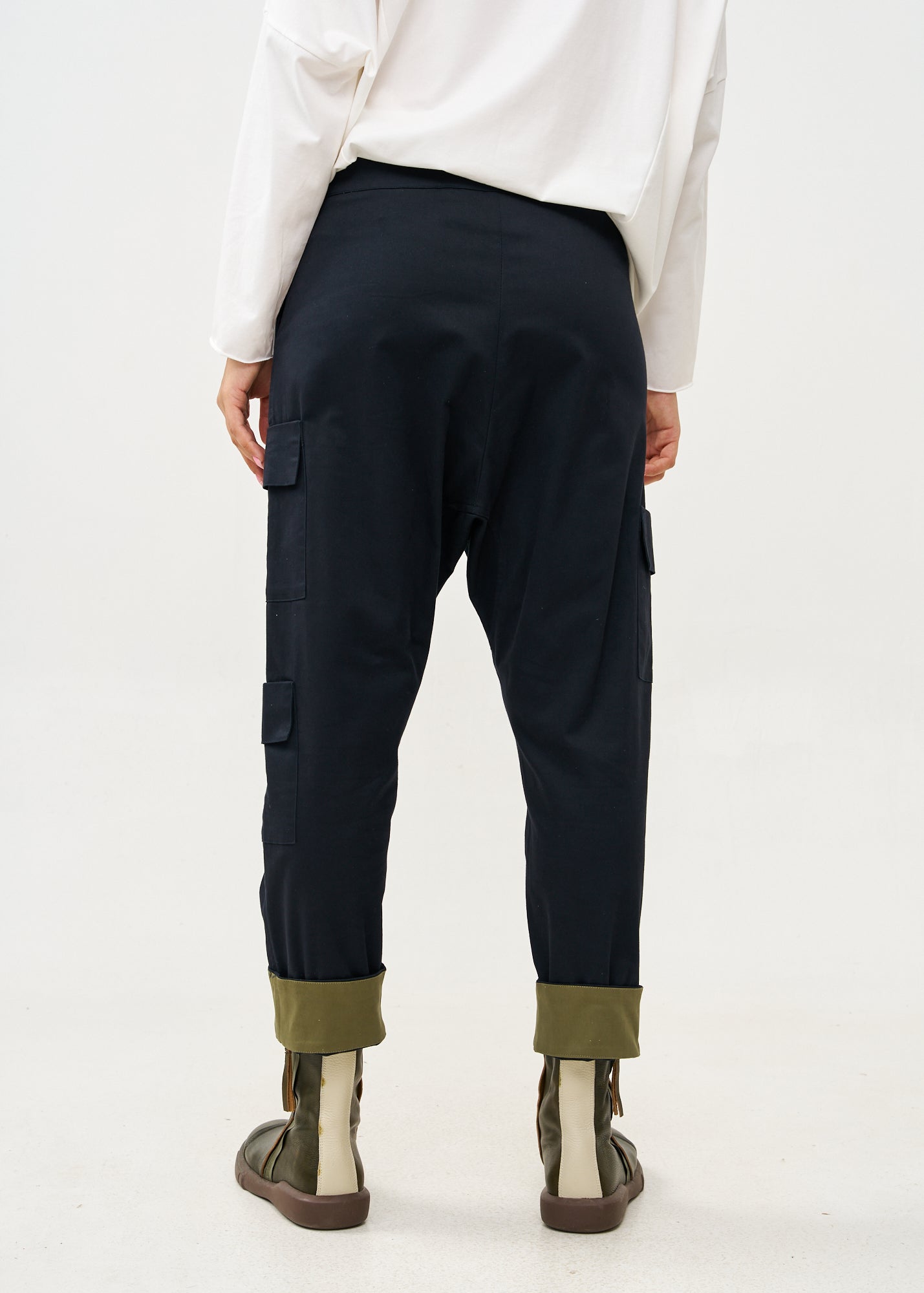 Boy's pants with pockets, dark blue color combination