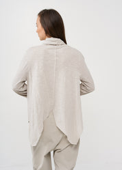 Light gray slim-fit golf shirt with flared hem