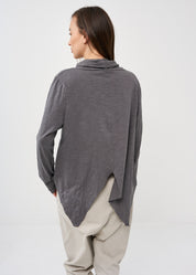 Slim golf shirt with dark gray flared sleeves
