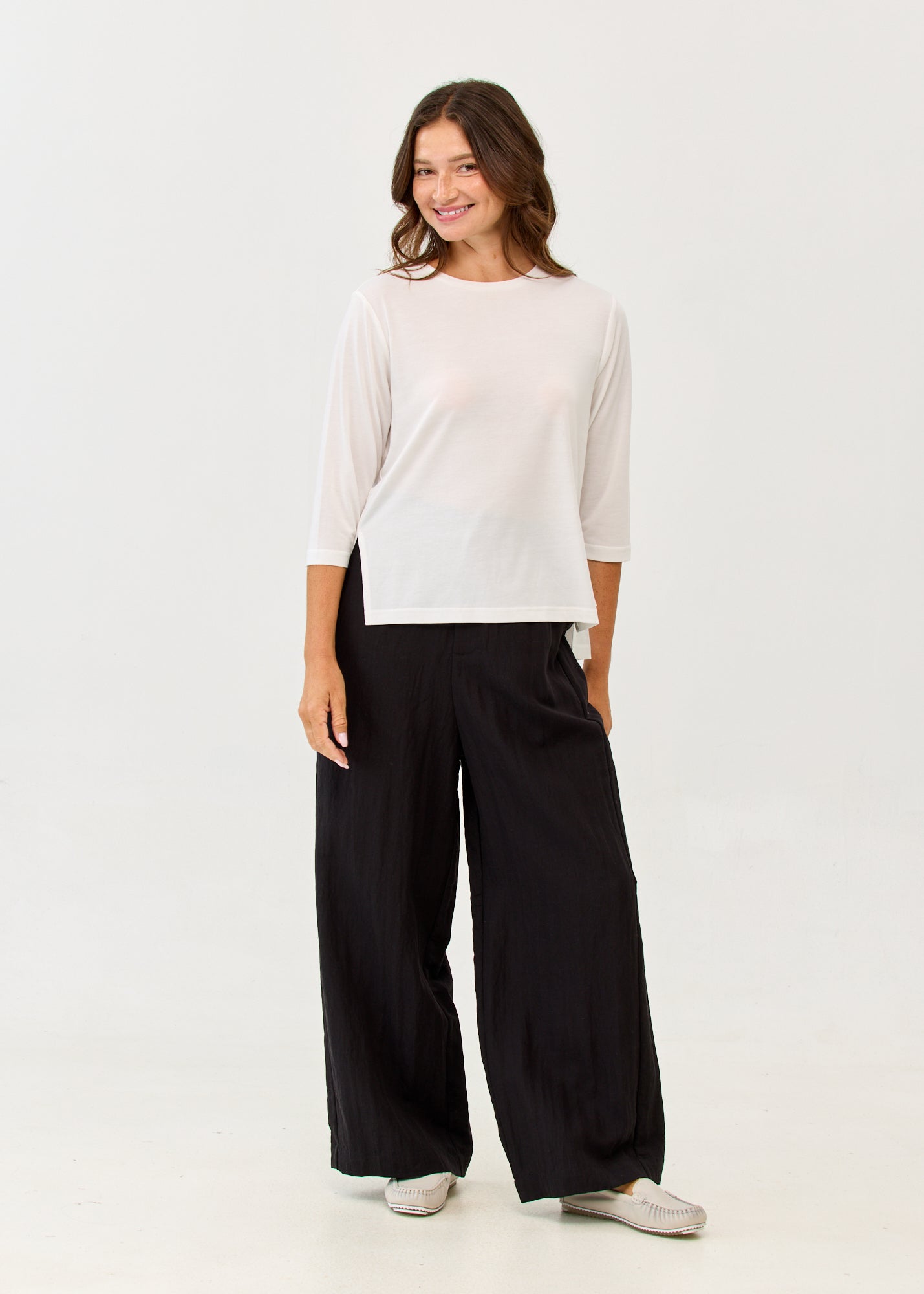 White 3/4 sleeve straight t-shirt with side slits
