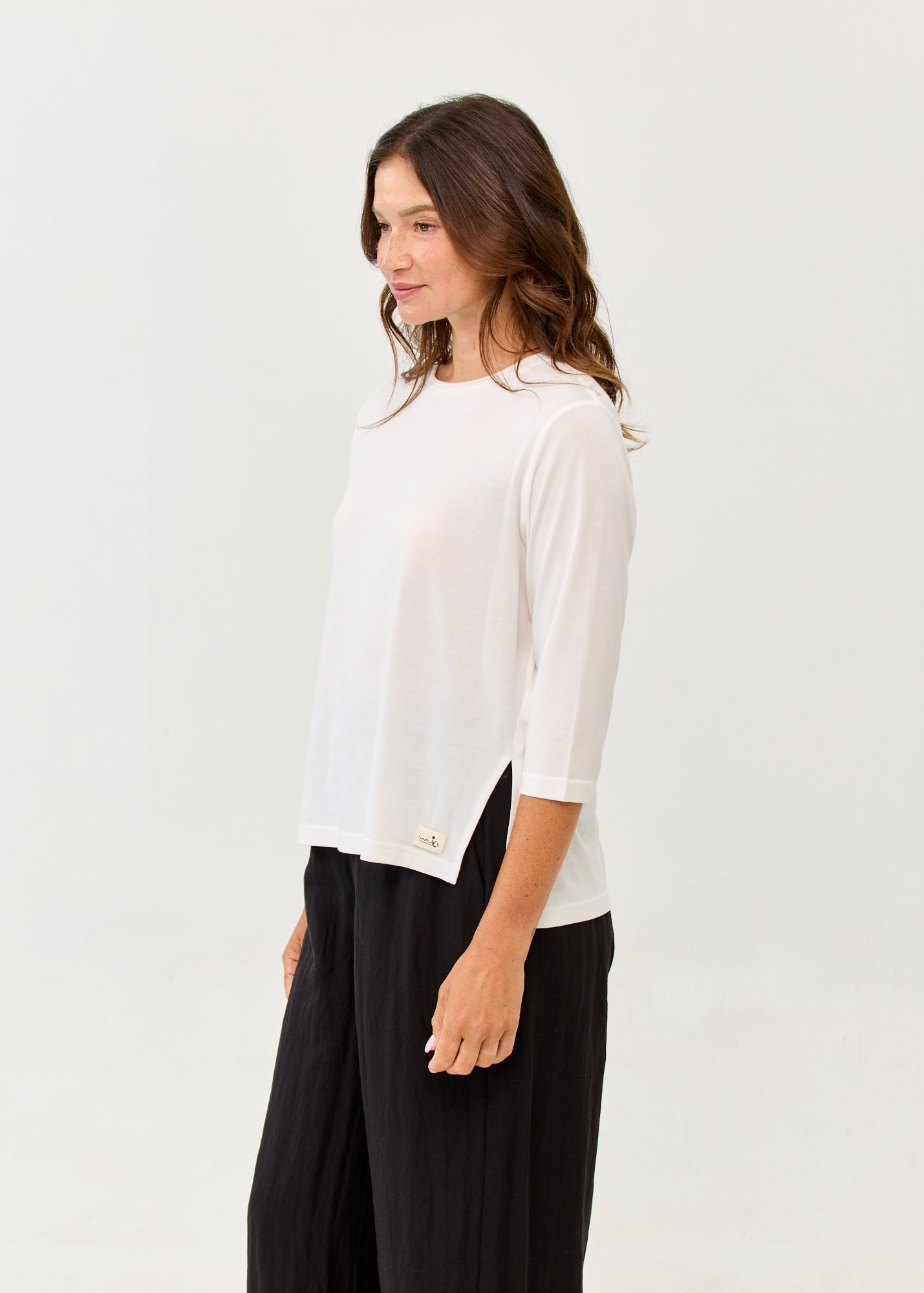 White 3/4 sleeve straight t-shirt with side slits