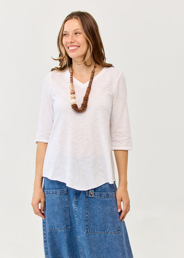 White V-neck triangle extension 3/4 sleeve T-shirt