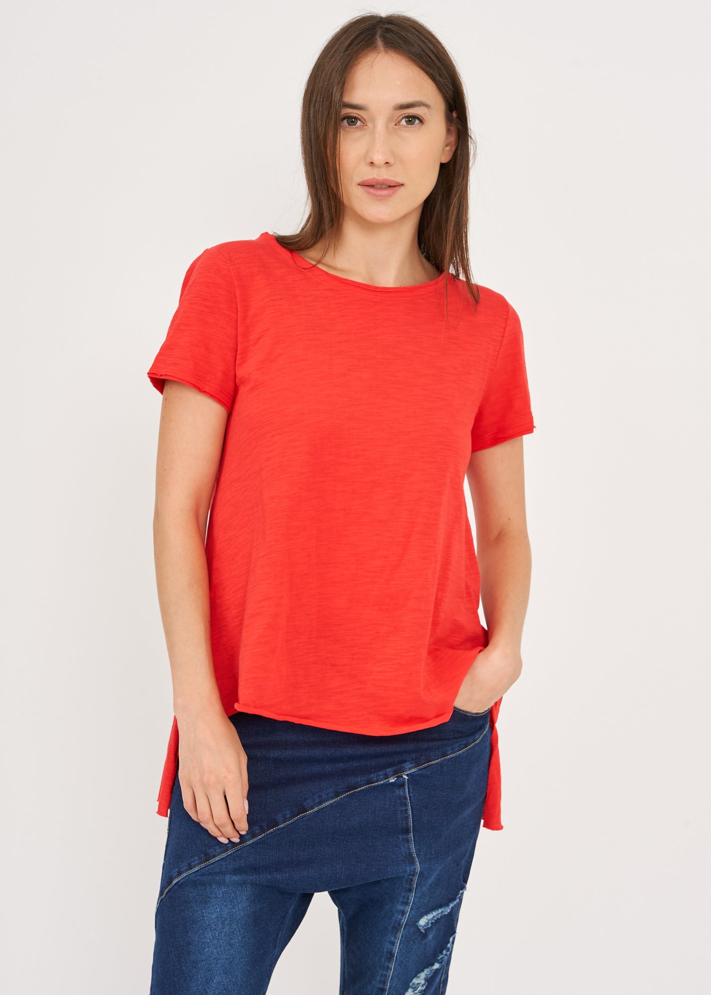 Red long back triangle stripe T-shirt