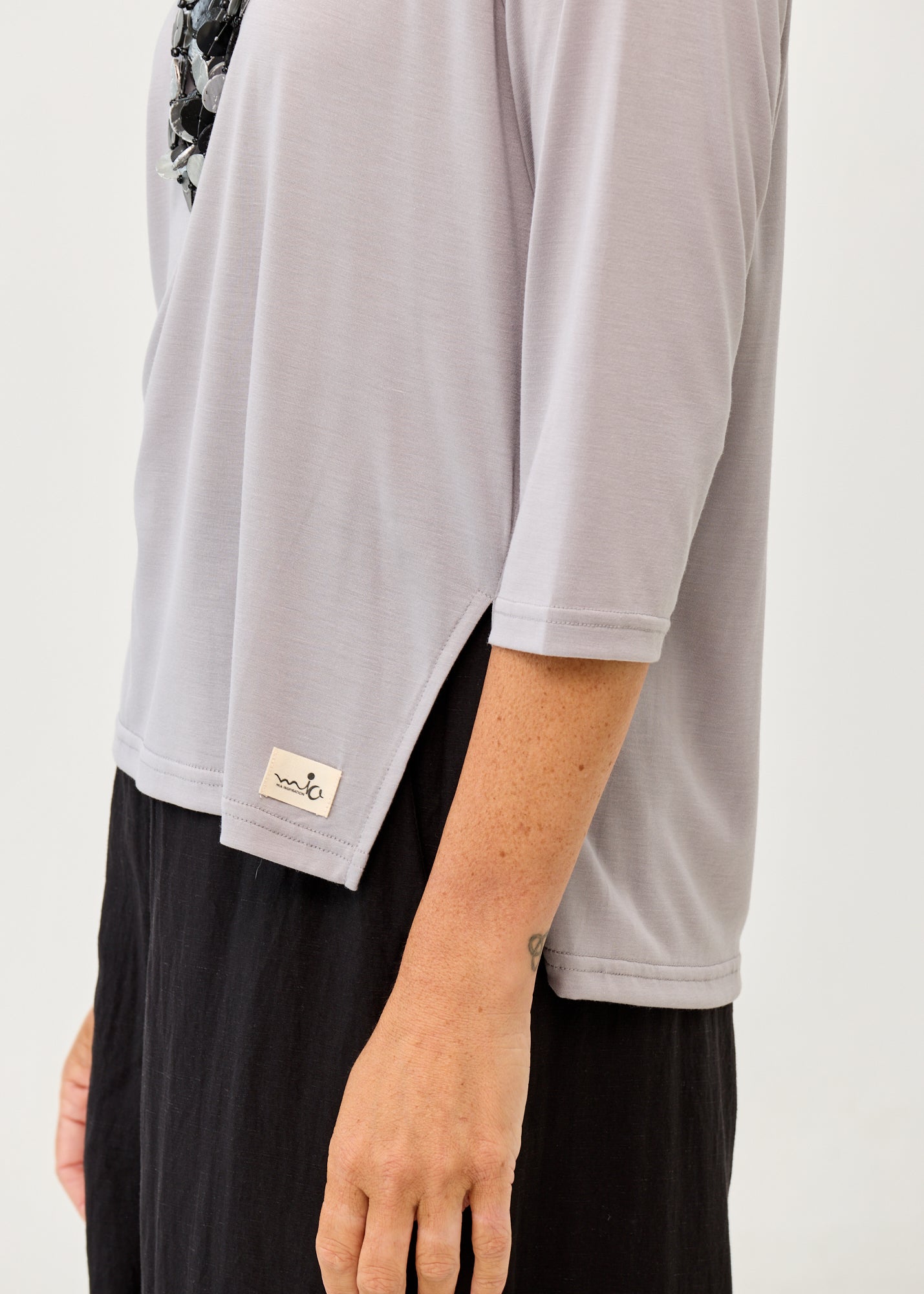 3/4 sleeve straight t-shirt, side slits, grey