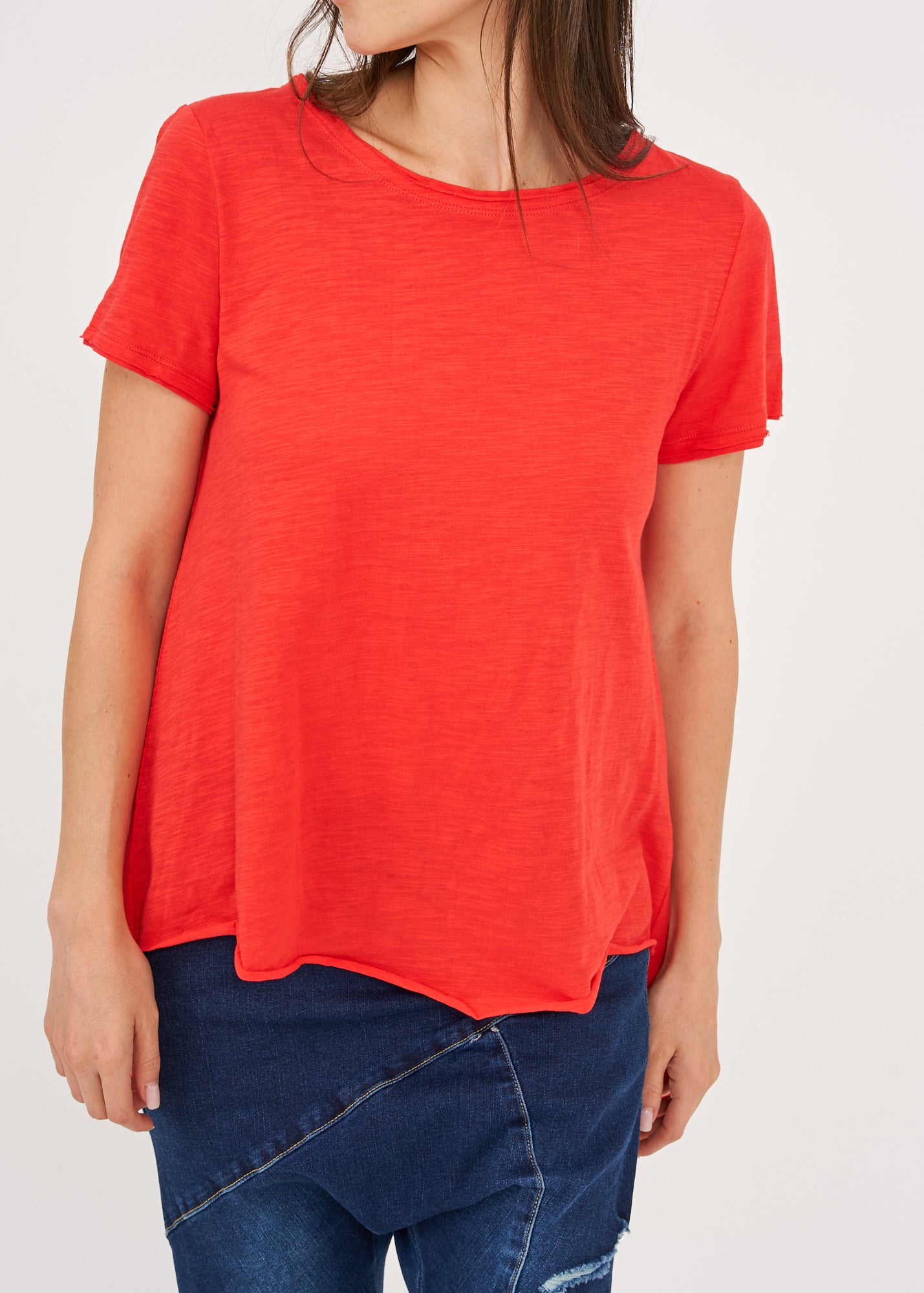 Red long back triangle stripe T-shirt