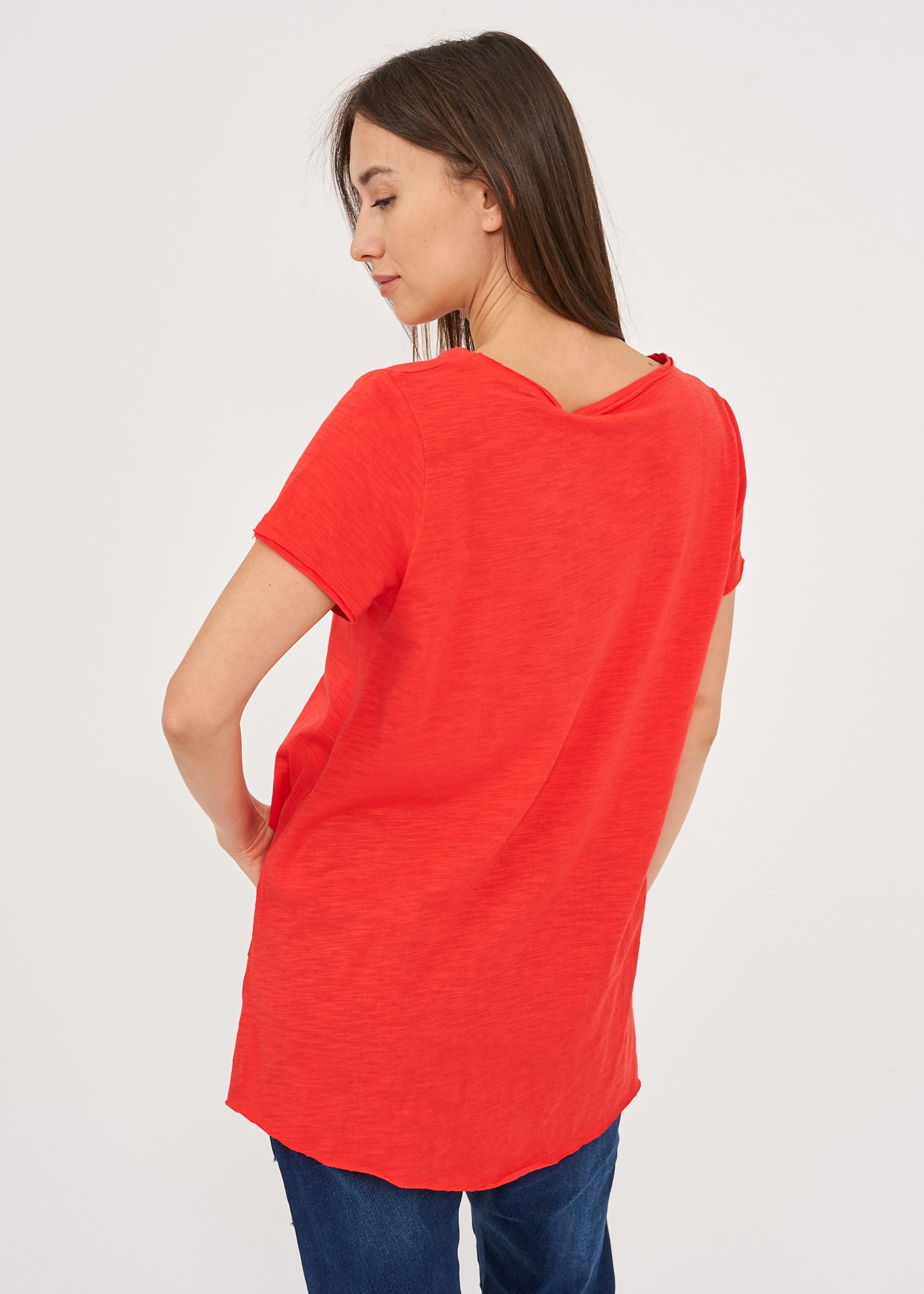 Red long back triangle stripe T-shirt