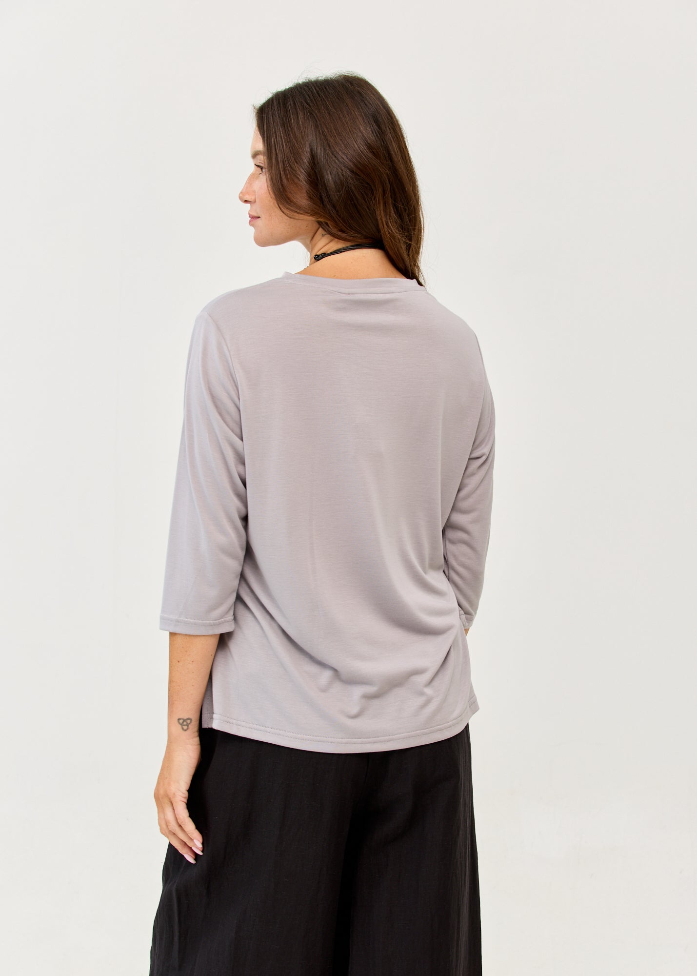 3/4 sleeve straight t-shirt, side slits, grey