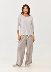 Light gray 3/4 sleeve long-back shirt