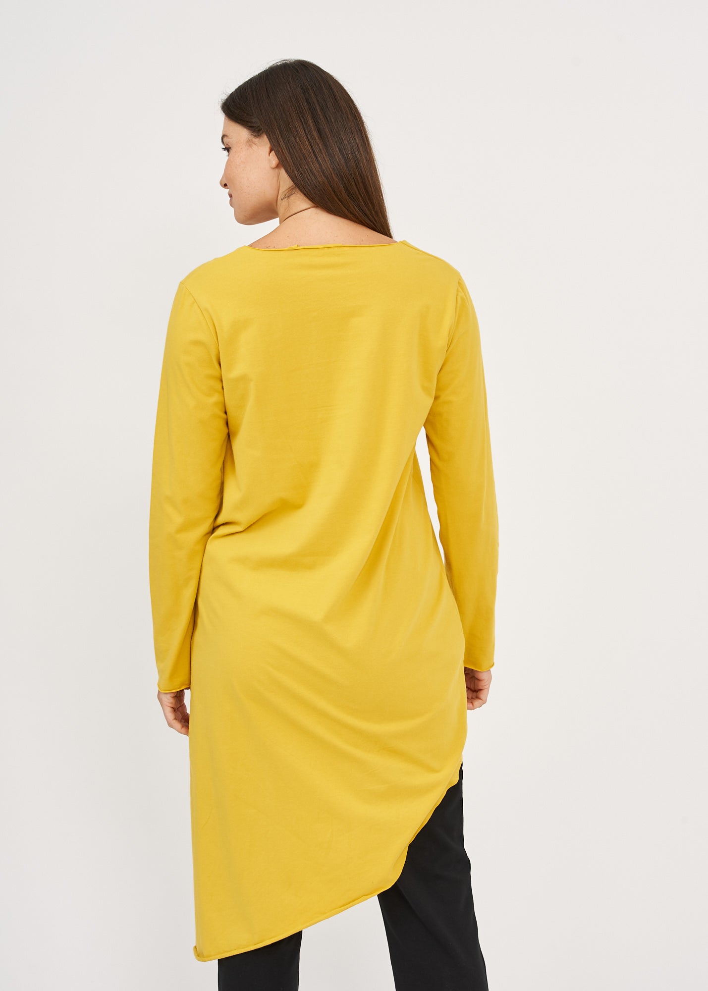 Long sleeve shirt with V-neck and long back in orange
