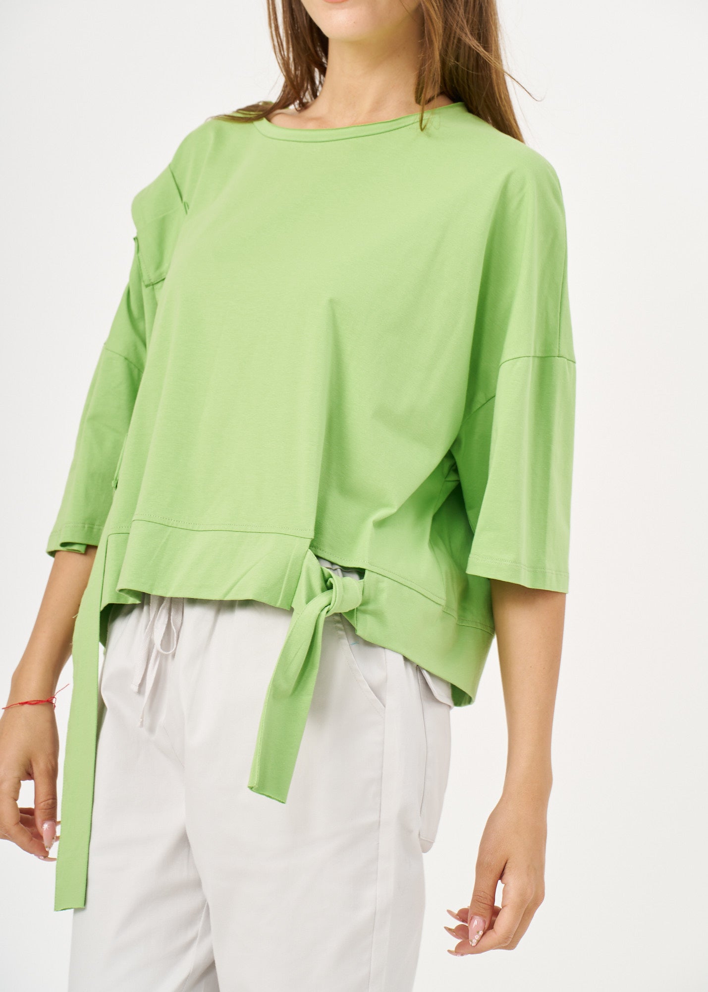Short sleeve shirt with light green side ribbon