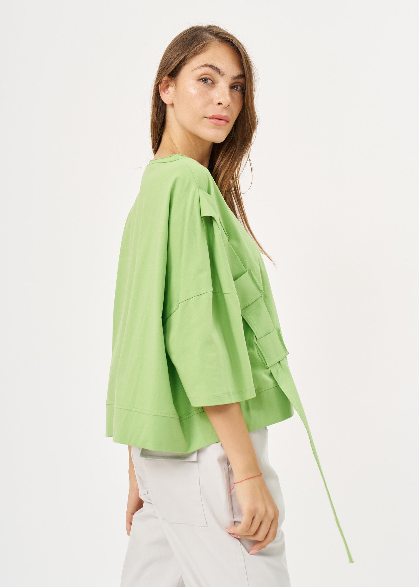 Short sleeve shirt with light green side ribbon
