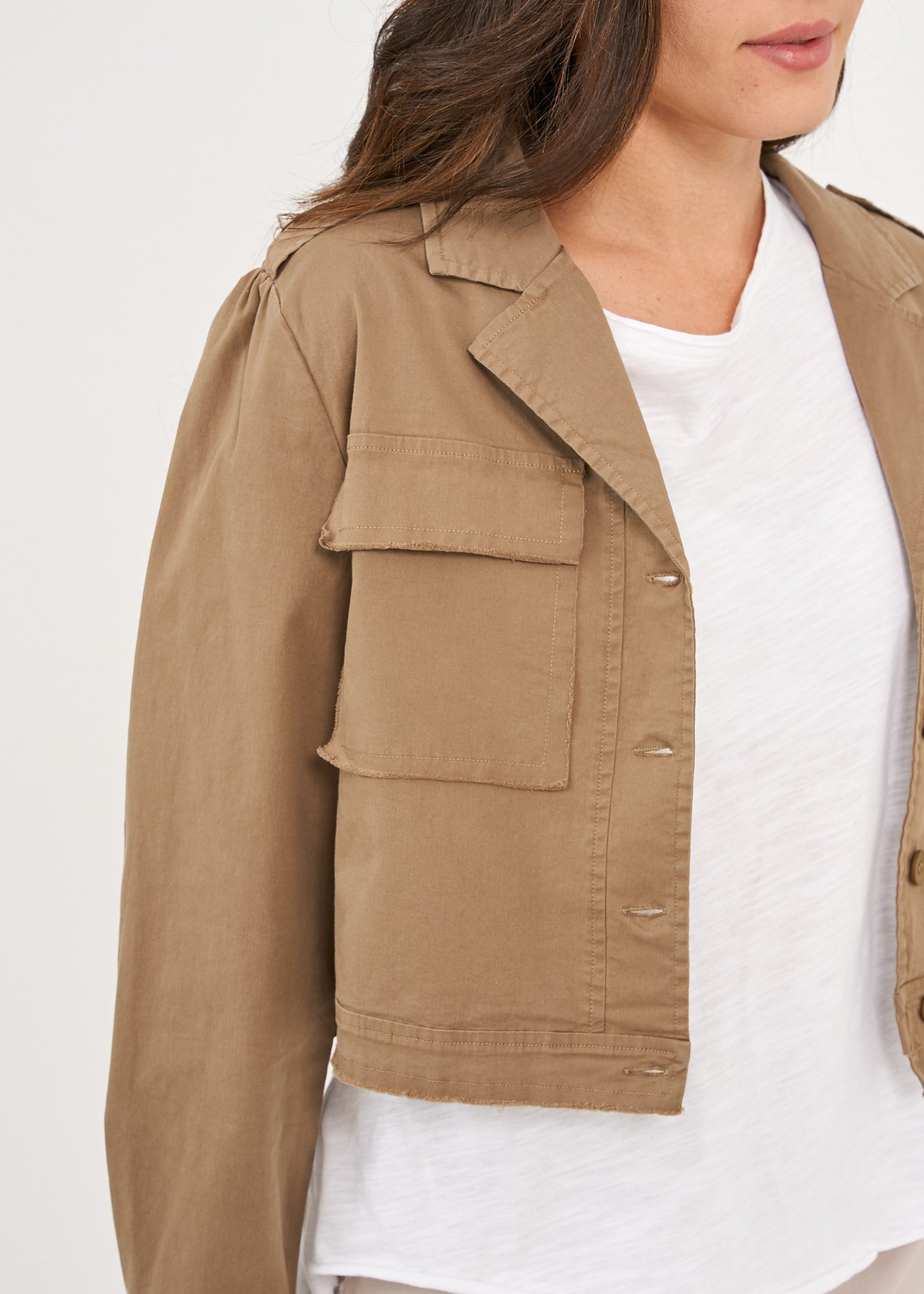 Jacket with two front pockets and a cropped hem, brown